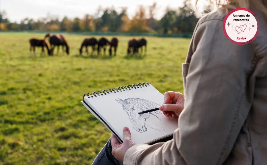 Un carnet et un banc face au port à Rochefort ✏️🌿